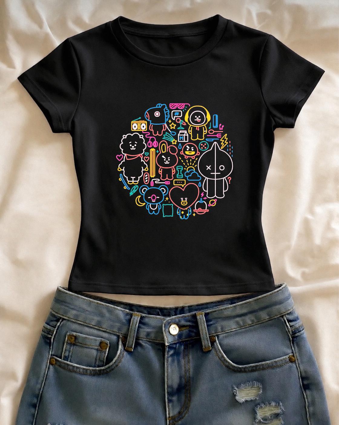 Renkli Dairesel Bt21 Baskılı Siyah Kemer Boy Y2K Kısa Kollu Crop