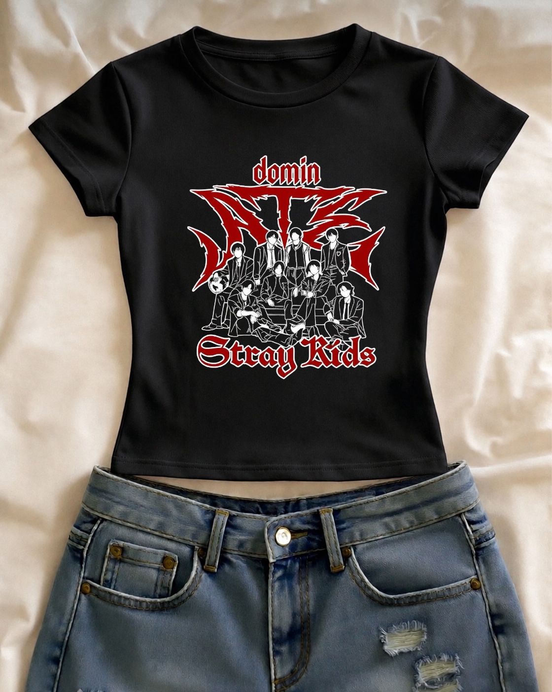 Domin Ate Stray Kids Baskılı Siyah Kemer Boy Y2K Kısa Kollu Crop