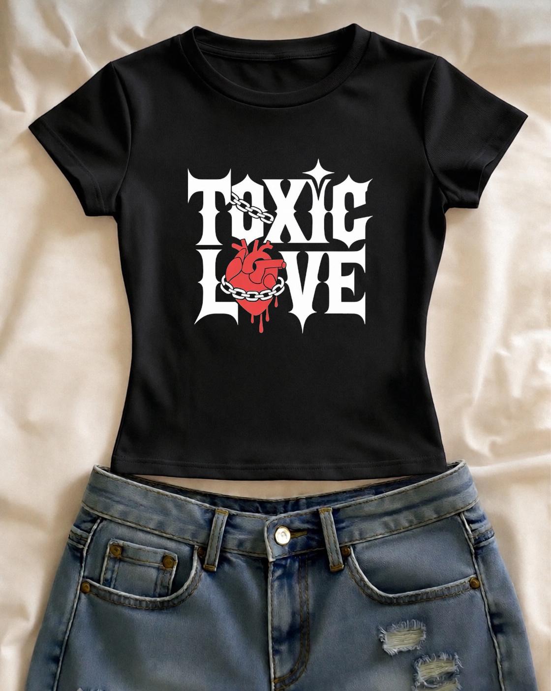 Toxıc Love Baskılı Siyah Kemer Boy Y2K Kısa Kollu Crop