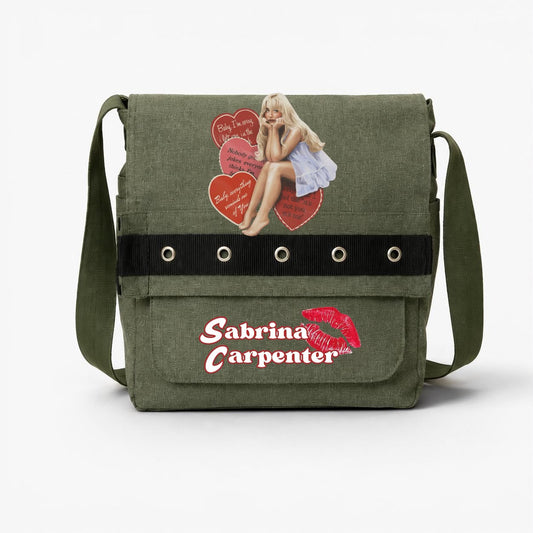 Haki Sabrina Carpenter Baskılı Yuvarlak Kuşgözü Postacı Çantası