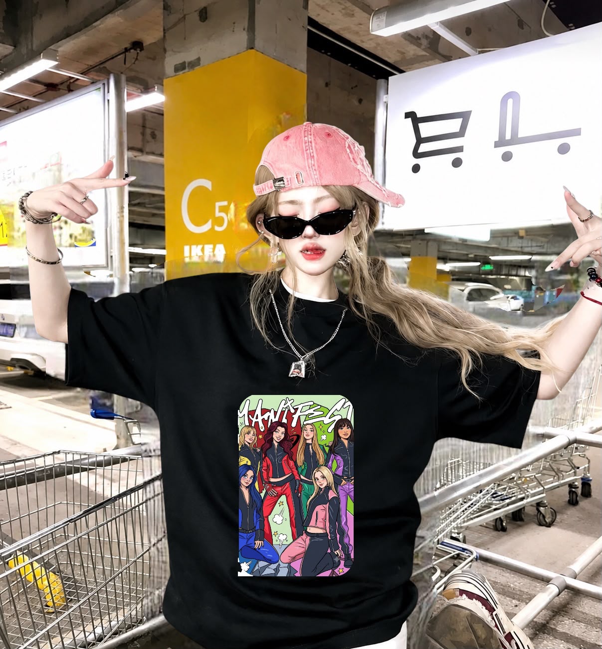 Siyah Manifest Karikatür Baskılı T-Shirt