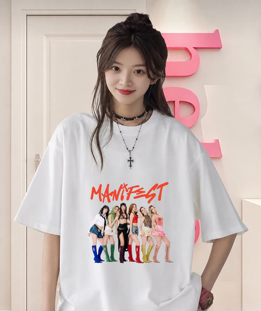 Beyaz Manifest Grup Baskılı T-Shirt