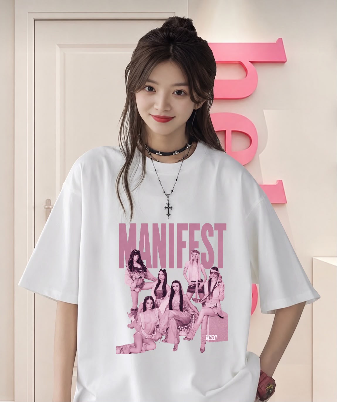 Beyaz Manifest Pembe Baskılı T-Shirt