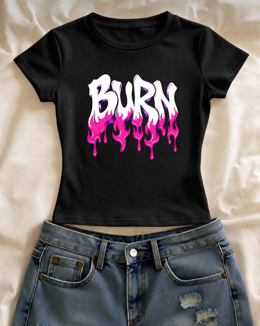 Burn Baskılı Siyah Kemer Boy Y2K Kısa Kollu Crop
