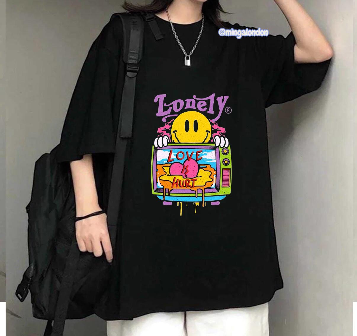Lonely Love Is Hurt Baskılı Siyah T-Shirt