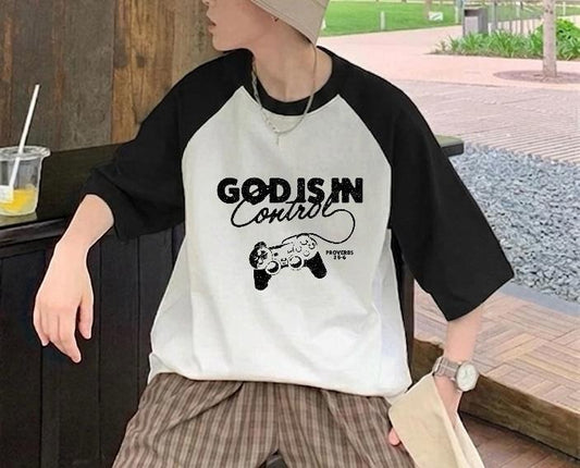 Reglan Kol God Is In Control Baskılı T-Shirt