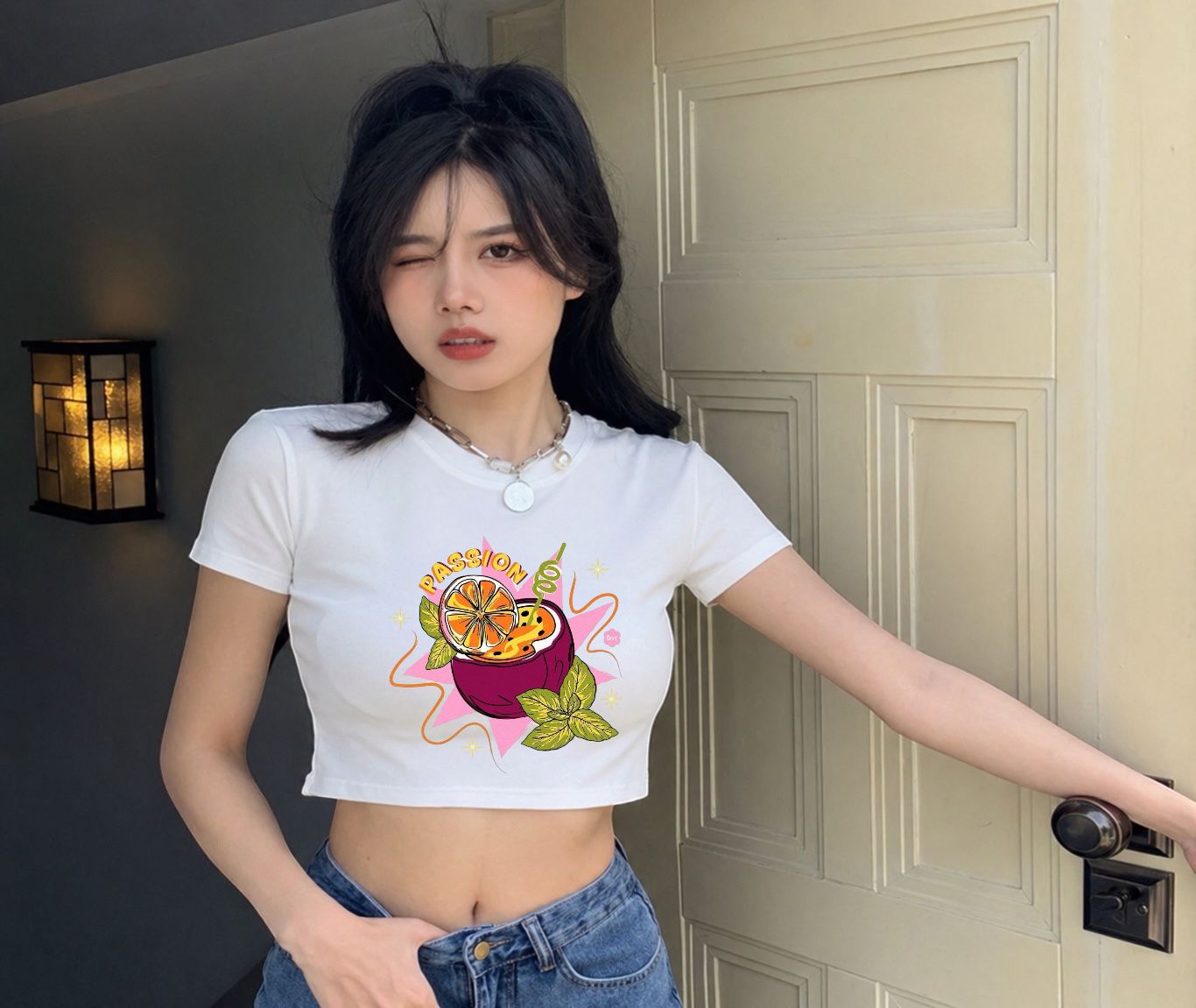 Passıon Baskılı Beyaz Kemer Boy Y2K Kısa Kollu Crop