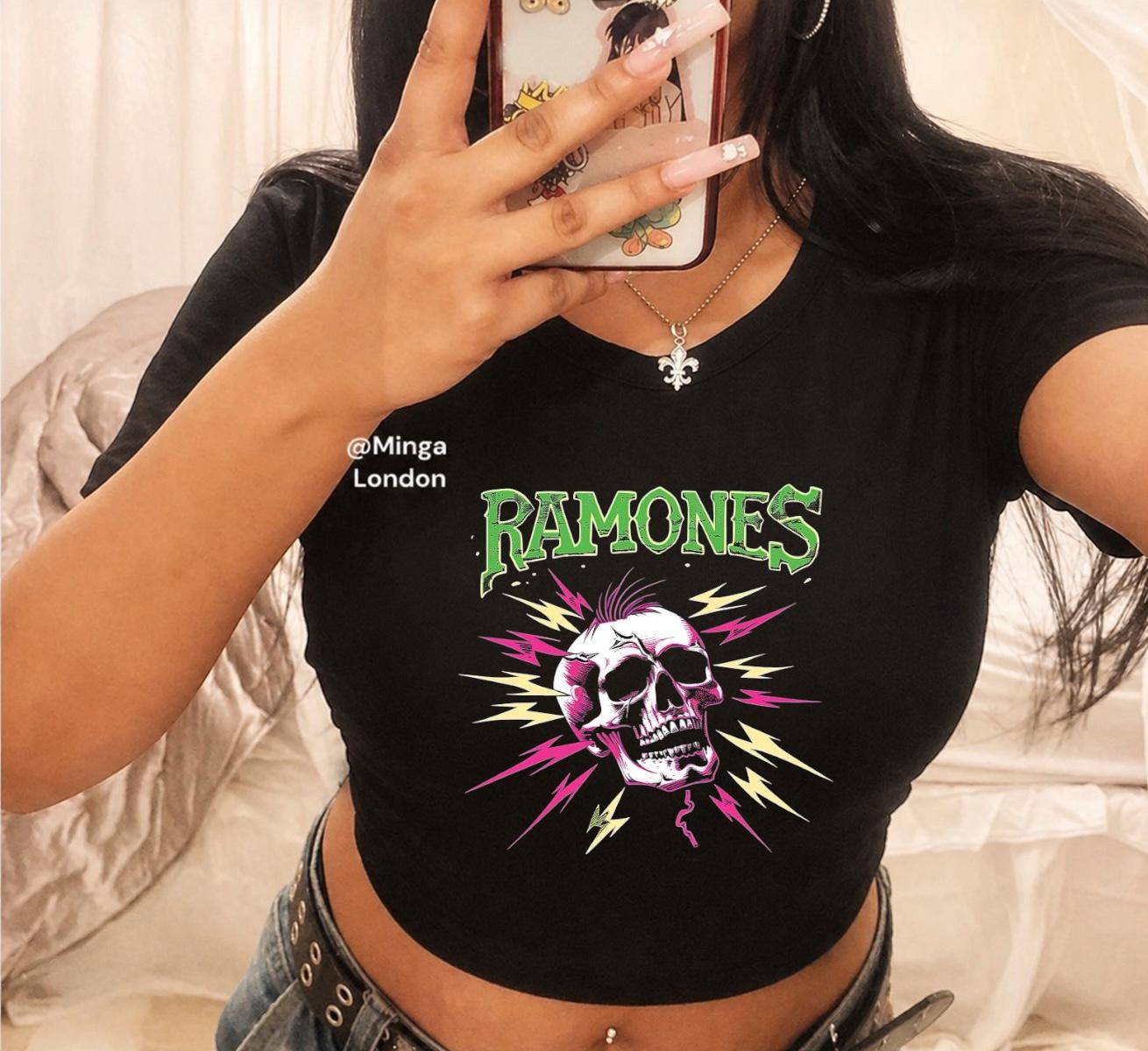 Ramones Baskılı Siyah Kemer Boy Y2K Kısa Kollu Crop